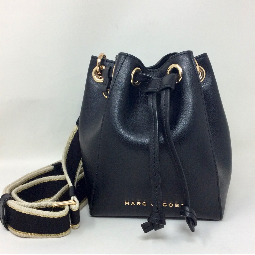 ✨ Authentic Marc Jacobs The Bucket Bag Logo Plaque Drawstring Woven Strap Black
